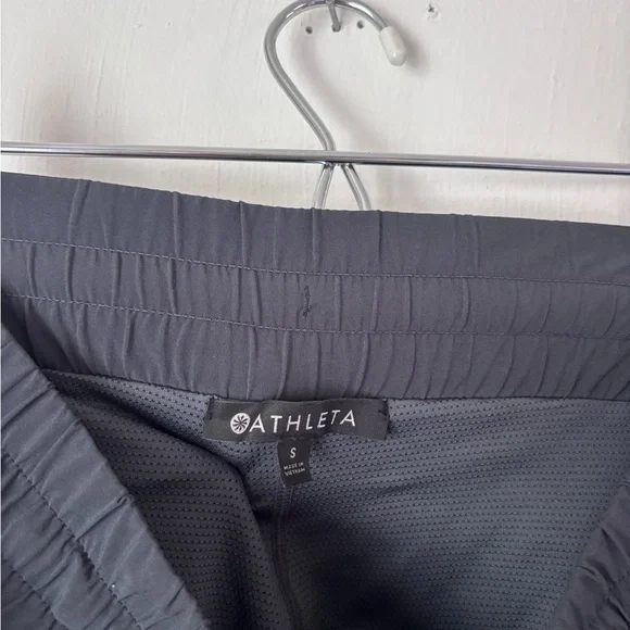 Athleta Excursion Hybrid Skort in Heathered Gray - Picture 5 of 6